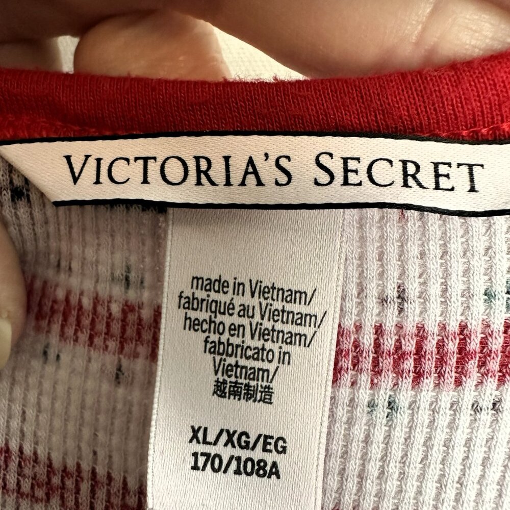 Women's Plus Size XL Victoria Secret Light Weight Stretchy V-Neck Sweater - Picture 6 of 8